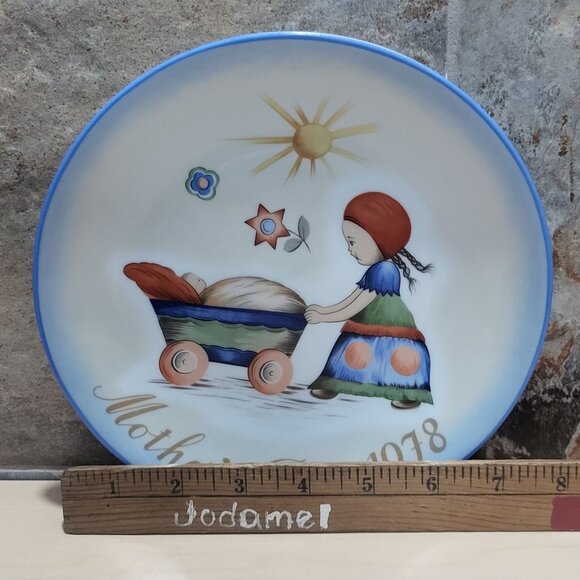 Schmid Hummel Mother's Day 1978 Afternoon Stroll Decorative Wall Hanging Plate - Picture 8 of 11
